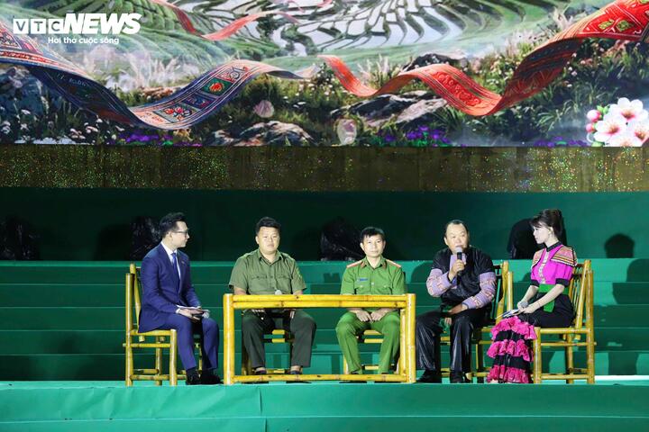 Những câu chuyện cảm động từ các khách mời về hành trình chuyển hóa địa bàn là điểm nhấn của đêm giao lưu nghệ thuật.