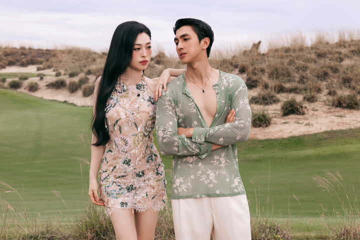 Phương Nga xuất hiện bên diễn viên Bình An với thiết kế đính sequin và cắt xẻ táo bạo.