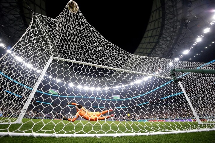 "Football AI Pro" có thể phân tích hàng trăm triệu điểm dữ liệu của FIFA và xử lý hơn 2.000 chỉ số liên quan đến bóng đá, bao gồm pressing, di chuyển, chiến thuật và chuyển đổi trạng thái. (Nguồn: EPA)