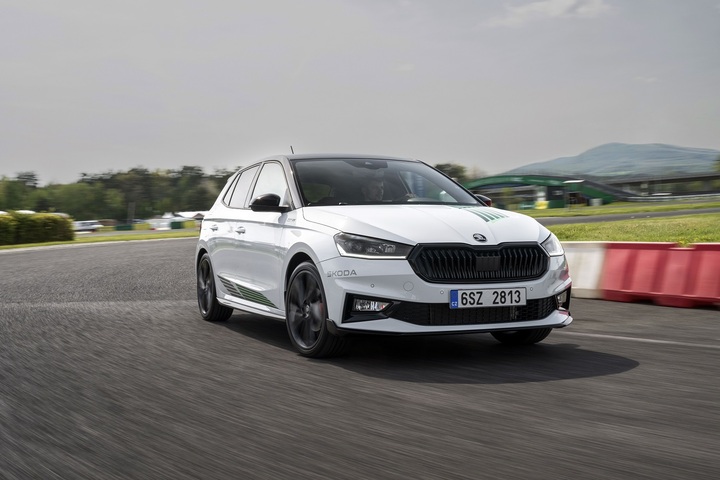 Cận cảnh Fabia bản giới hạn kỷ niệm 125 năm Skoda Motorsport - 1