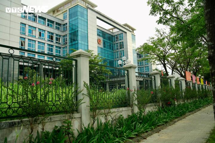 Theo Văn phòng UBND TP Huế, hiện nay các đơn vị đang hoàn thiện các thủ tục liên quan để bàn giao trụ sở.