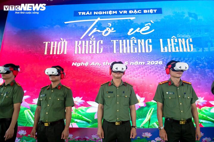 Chương trình "Trở về thời khắc thiêng liêng" tại Khu di tích Quốc gia đặc biệt Kim Liên, Nghệ An tiếp tục thu hút đông đảo người dân, du khách tham gia trải nghiệm trong ngày 18/5.