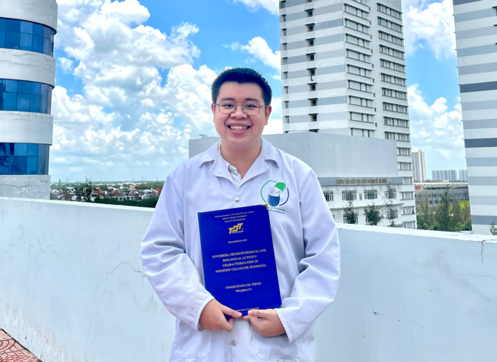 Dược sĩ Phan Hoàng Lịch vừa xuất sắc nhận học bổng Eramus Mundus của Liên minh châu Âu.