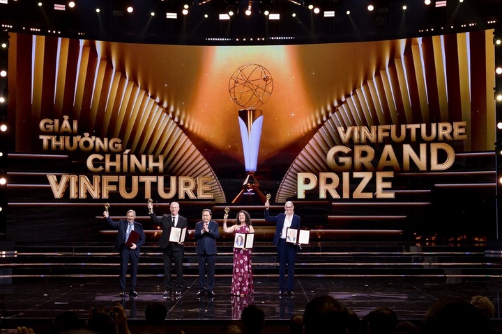 Hình ảnh tại buổi lễ trao Giải thưởng Chính VinFuture 2025 cho các nhà khoa học đã khám phá và phát triển vắc-xin HPV.