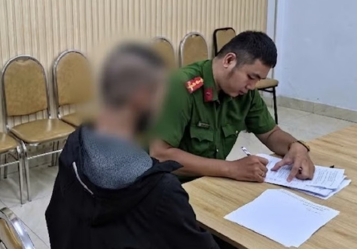 Ông T. tại cơ quan công an.
