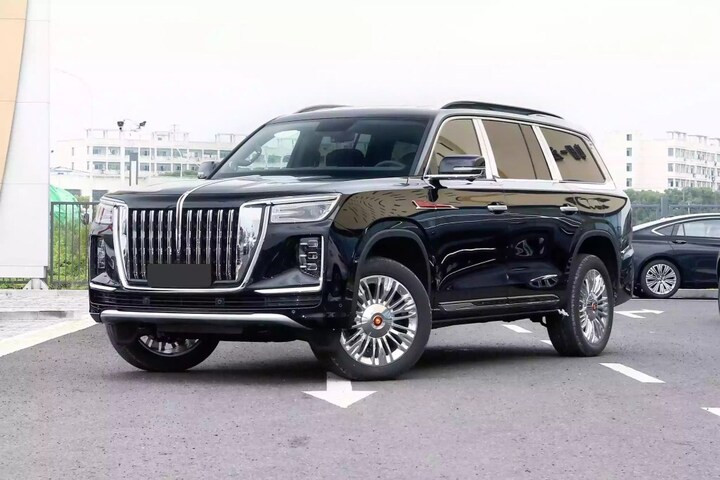 Chiếc SUV Hongqi, cụ thể là LS7 phiên bản để so sánh. Ảnh X