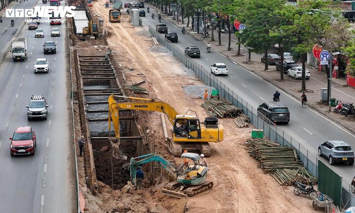Hàng loạt dự án chống ngập với tổng vốn gần 5.600 tỷ đồng đang được triển khai tại Hà Nội, các hạng mục được đẩy nhanh để kịp hoàn thành trước mùa mưa cao điểm 2026.
