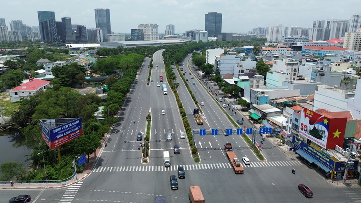 Theo đề xuất, tuyến đường trên cao 18 km ở khu Nam sẽ chạy dọc đường Nguyễn Văn Linh, kết nối cầu Thủ Thiêm 4 và Quốc lộ 1.