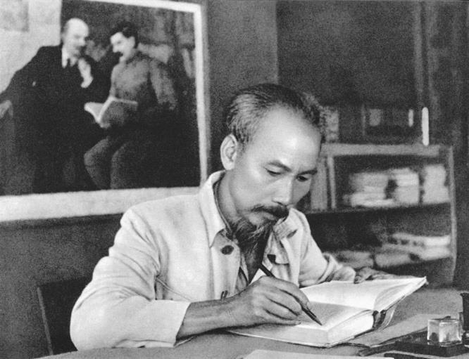 Bác Hồ chủ trương xây dựng nền kinh tế nhiều thành phần để kết hợp công-tư.