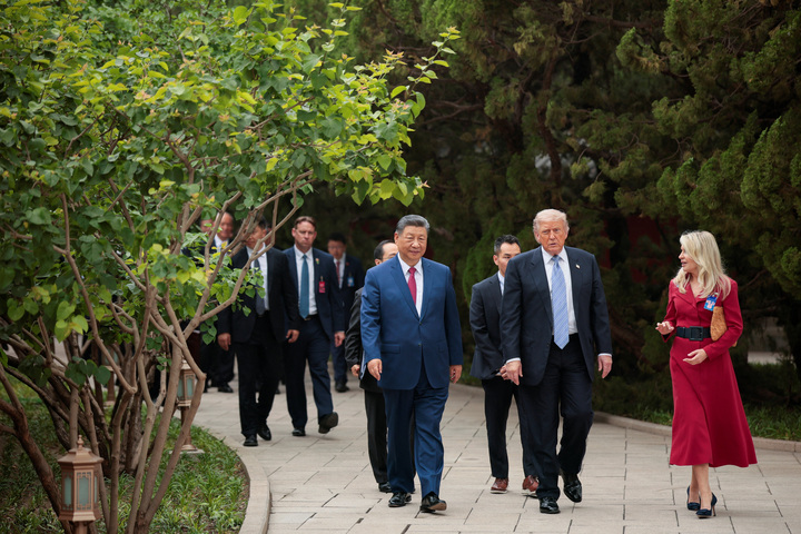 Tổng thống Mỹ Donald Trump cùng Chủ tịch Trung Quốc Tập Cận Bình ở Bắc Kinh, Trung Quốc, ngày 15 /5. (Ảnh: Reuters)