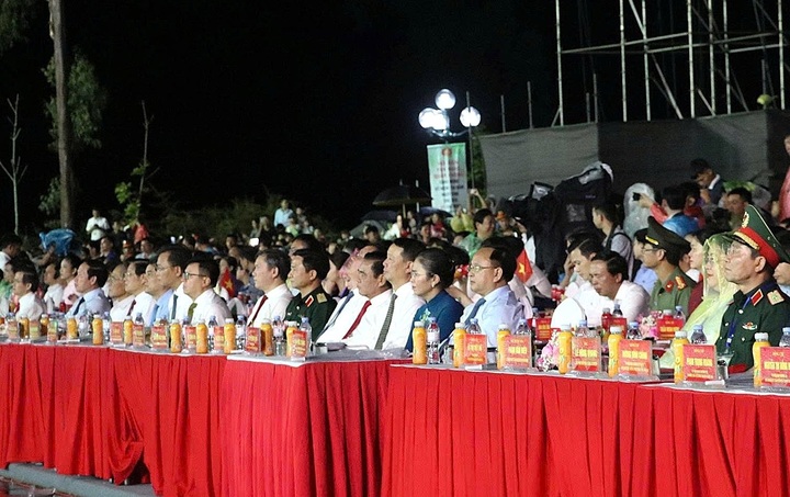 Các đại biểu tham dự buổi lễ