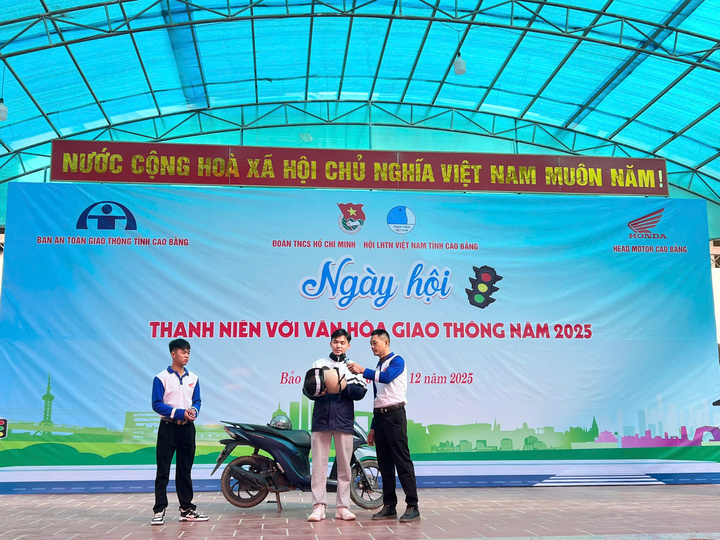 Ban ATGT phối hợp với các cơ quan, đoàn thể tổ chức nhiều chương trình tuyên truyền về an toàn giao thông tới học sinh, sinh viên trên địa bàn tỉnh.