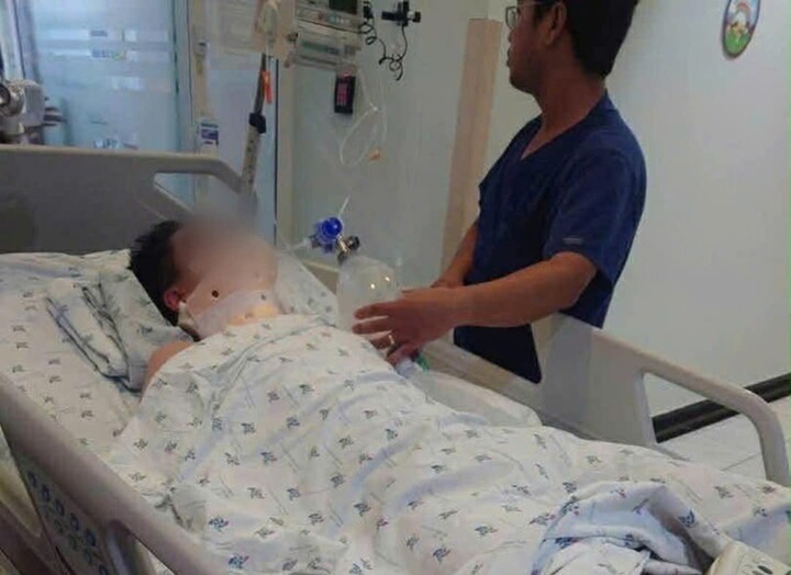 Cháu H. đang được cấp cứu tại Bệnh viện Nhi đồng 2, TP.HCM. Ảnh: Gia đình cung cấp