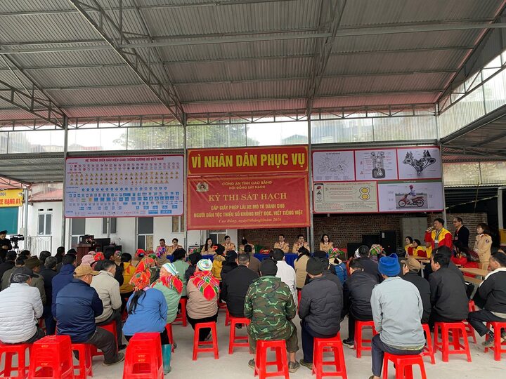 Đổi mới tuyên truyền, phổ biến giáo dục pháp luật về TTATGT tới bà con cùng sâu, vùng xa, vùng đồng bào dân tộc thiểu số được tỉnh Cao Bằng đặc biệt quan tâm.