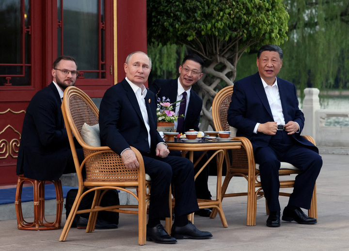 Tổng thống Nga Putin và Chủ tịch Trung Quốc Tập Cận Bình trong một cuộc gặp.