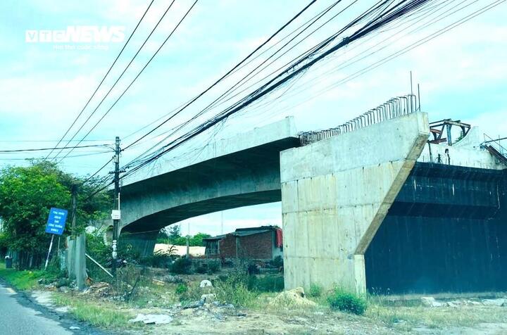 2 năm qua, dự án cầu Nghĩa Tự rơi vào tình trạng "giậm chân tại chỗ".
