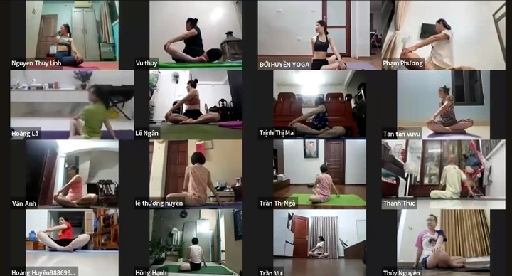 Huyền mở lớp dạy yoga miễn phí cho nhiều bệnh nhân ung thư. (Ảnh: NVCC)
