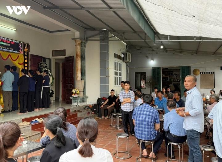 Tiếng khóc bao trùm thôn nhỏ sau vụ 5 học sinh đuối nước.