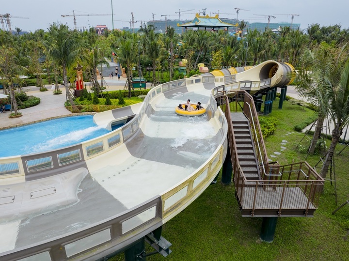 Thả mình vào những đường trượt nước hiện đại, tận hưởng cảm giác “giải nhiệt cực đã” giữa mùa hè tại Sun World Ha Nam.