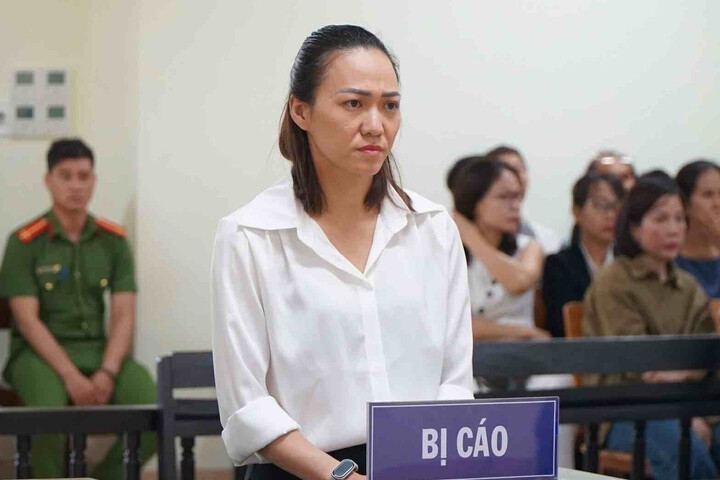 Bị cáo Lê Thị Cẩm Chi tại phiên tòa hôm nay. Ảnh: VL