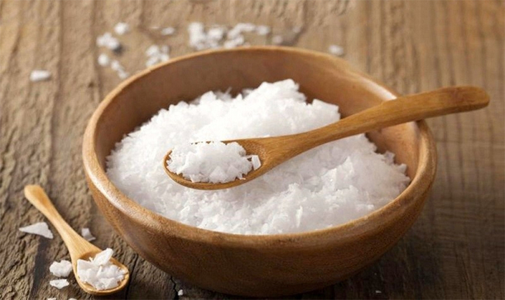 Có nhiều mẹo làm đẹp da bằng muối biển.