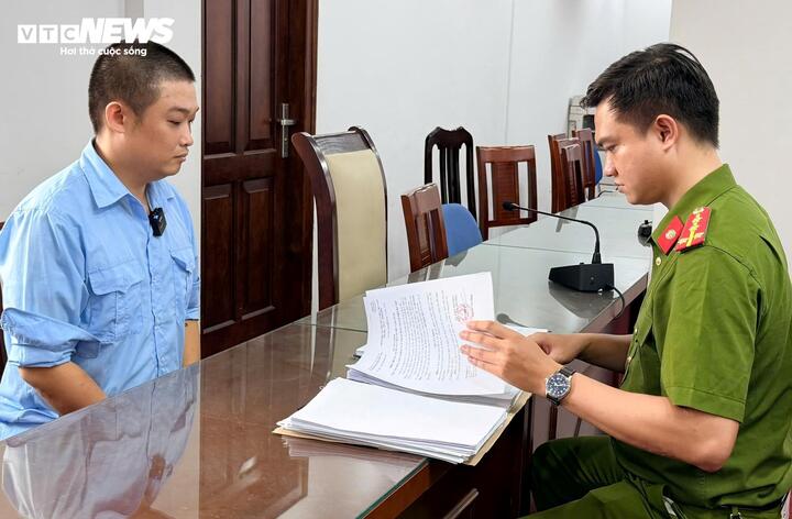 Đỗ Minh Đức tại cơ quan công an.