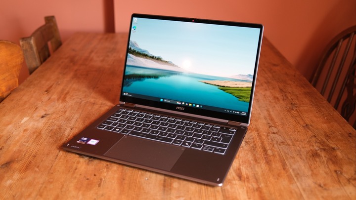 MSI Prestige 14 Flip AI Plus.
