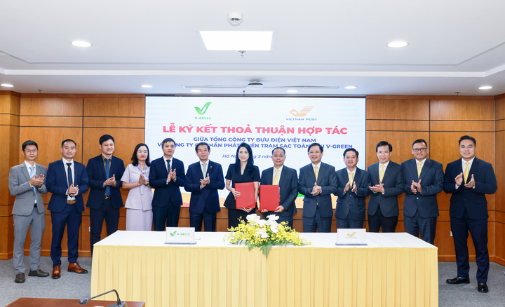 V-Green hợp tác Vietnam Post triển khai 16.000 tủ đổi pin xe máy điện - 2