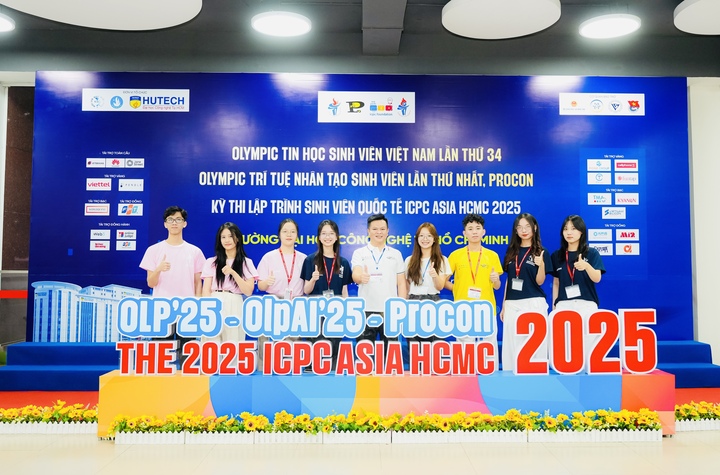 Ngoài ra, cô còn là Á quân Economics Research Champion và từng vào Top 8 Olympic Kinh tế học. Huyền cũng có các công bố nghiên cứu liên quan đến AI và kinh tế trên các tạp chí thuộc danh mục Scopus. Bên cạnh học thuật, cô tích cực tham gia công tác Đoàn, hội với vai trò cán bộ lớp, tham gia hỗ trợ tổ chức nhiều chương trình học thuật và sự kiện tại trường.
