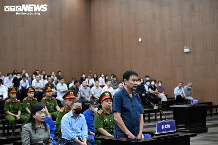 Hành vi sai phạm của các bị cáo dẫn đến 2 dự án bị đình trệ, kéo dài, không đạt được mục tiêu đề ra, gây thất thoát, lãng phí tài sản Nhà nước số tiền 803 tỷ đồng.