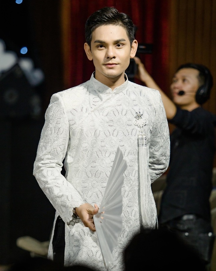 Sơn Ngọc Minh từng là nam ca sĩ được yêu mến.