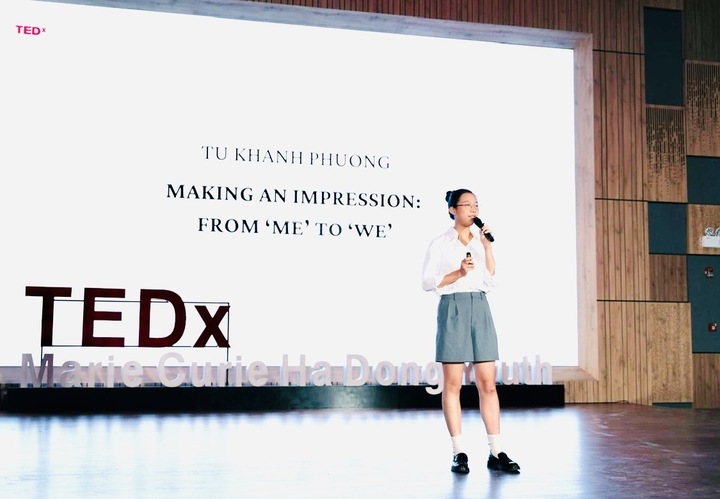 Khánh Phương làm diễn giả truyền cảm hứng tại TEDx Marie Curie Ha Dong Youth.