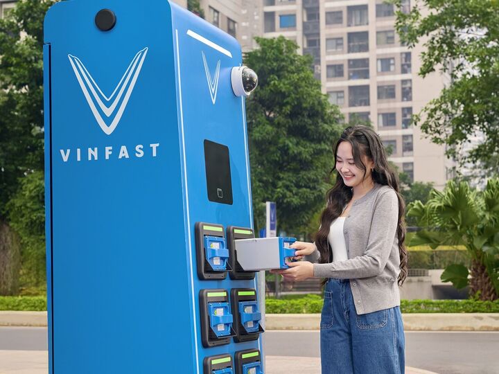 Không cần bằng lái, đổi pin tiện lợi: VinFast Evo Lite 'chân ái' của dân phố cổ - 2