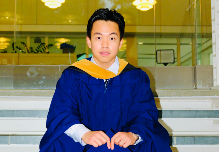 Nguyễn Huỳnh Nhật Tiến phát biểu tại lễ tốt nghiệp Đại học Duke (Mỹ) vào tháng 5/2026. (Ảnh: NVCC)