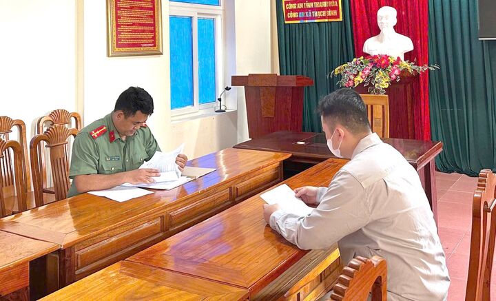 Công an xã Thạch Bình ra quyết định xử phạt hành chính 5 triệu đồng đối với Nguyễn Hữu D. (Ảnh: C.A)