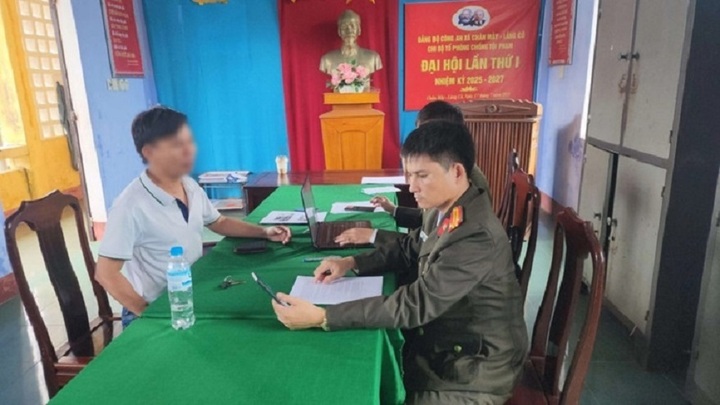 Công an TP Huế làm việc với chủ tài khoản tương tác với các trang tin phản động, chống phá.