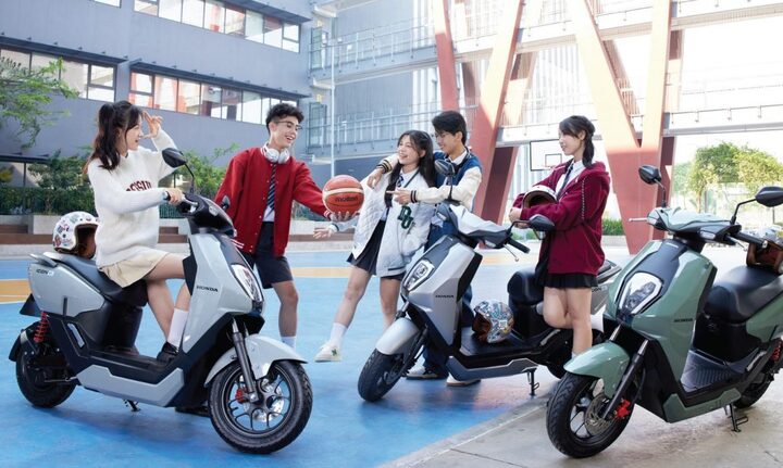 Giá xe máy điện Honda được cập nhật theo từng dòng xe.