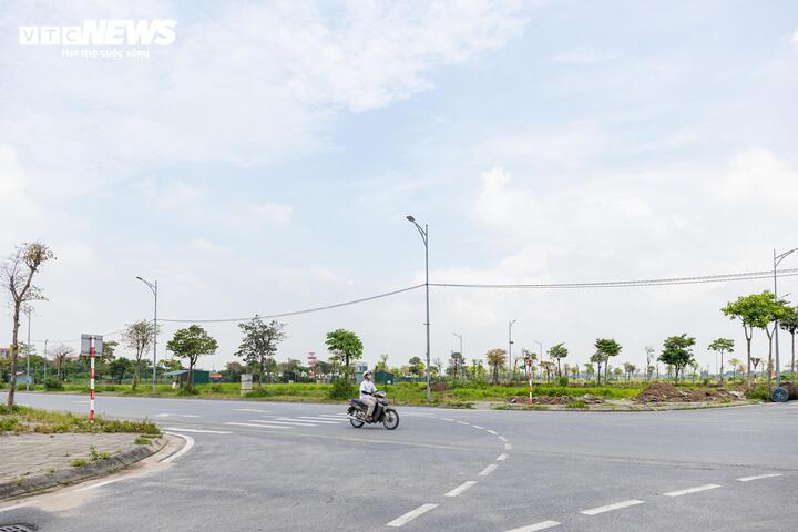 Cận cảnh nơi ở mới của các hộ dân rời ven sông Hồng để xây cầu - 19