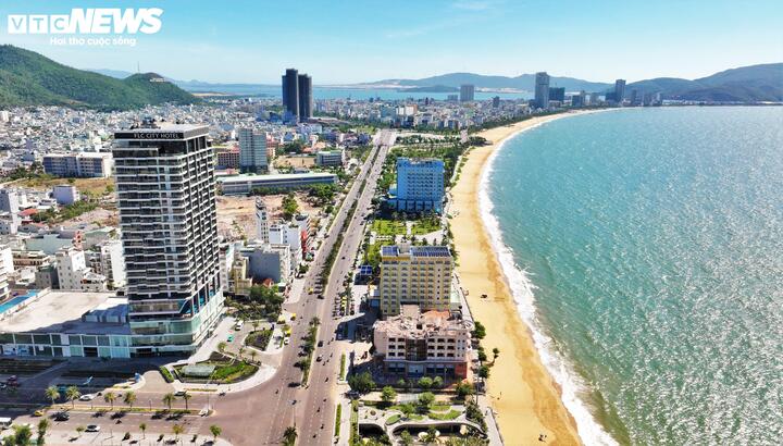 Như Báo Điện tử VTC News thông tin trước đó, hơn 5 năm qua, UBND tỉnh Bình Định cũ (nay là tỉnh Gia Lai) xúc tiến việc di dời 3 khách sạn hạng sang chắn biển tại TP Quy Nhơn, để phục vụ cộng đồng, tuy nhiên đến nay chỉ có Khách sạn Bình Dương là công trình đầu tiên thực hiện việc tháo dỡ, di dời.