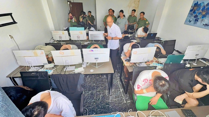 Công an phát hiện 85 người Trung Quốc trong khách sạn ở phường Thuận Giao.