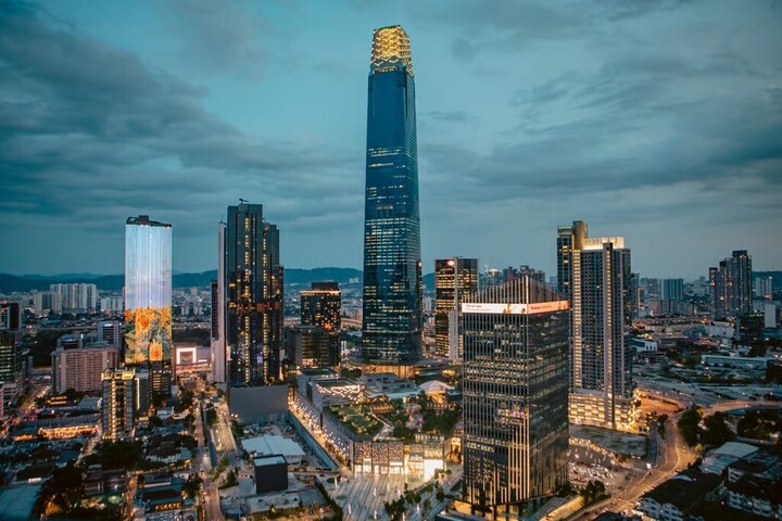 TRX là sự kết hợp giữa không gian văn phòng hạng A, các tòa tháp dân cư, trung tâm thương mại, khách sạn và công viên tại trung tâm Kuala Lumpur. (Nguồn: Getty Images)