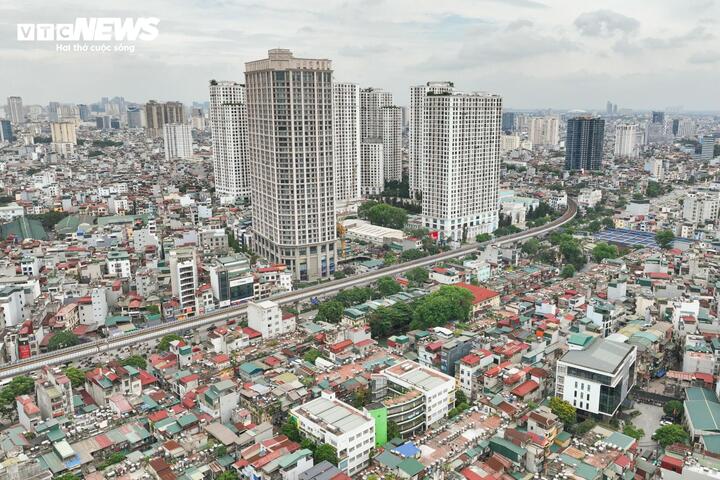 Tuyến đường được quy hoạch với mặt cắt ngang rộng 40-50 m, chia thành 13 đoạn và triển khai bằng nhiều hình thức đầu tư. Đến nay, khoảng 7,6 km đã hoàn thiện theo quy hoạch, trong khi 9,36 km tiếp tục được thi công.