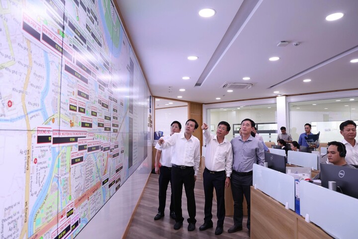 Trung tâm điều hành mạng lưới cấp nước (NOC) tại Công ty cổ phần cấp nước Nhà Bè.
