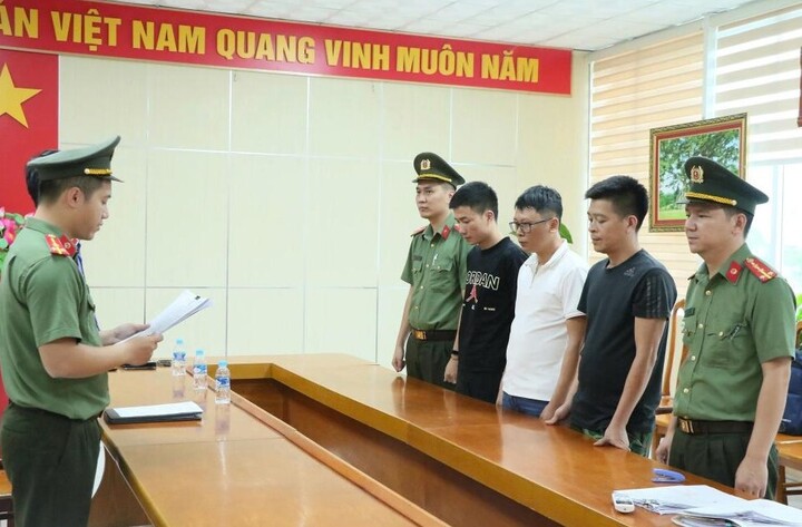 Ba đối tượng Trần Minh MInh Đức; Đỗ Cao Thành và Trần Minh Sỹ bị Công an bắt giữ. (Ảnh: Công an Hà Tĩnh)