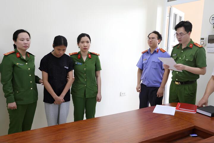 Khởi tố 2 nữ sinh trong vụ hành hung bạn học ở Phú Thọ - 1