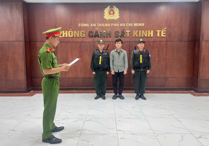 Thuận bị bắt vì buôn bán hàng giả. (Ảnh: Công an cung cấp)