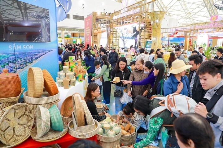 Hàng Việt Nam thu hút sự quan tâm của người tiêu dùng. (Ảnh minh họa: TTXVN).