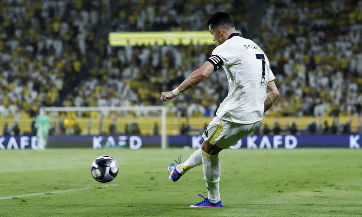 Ronaldo lần đầu tiên giành danh hiệu ở Saudi Pro League. (Ảnh: Reuters)