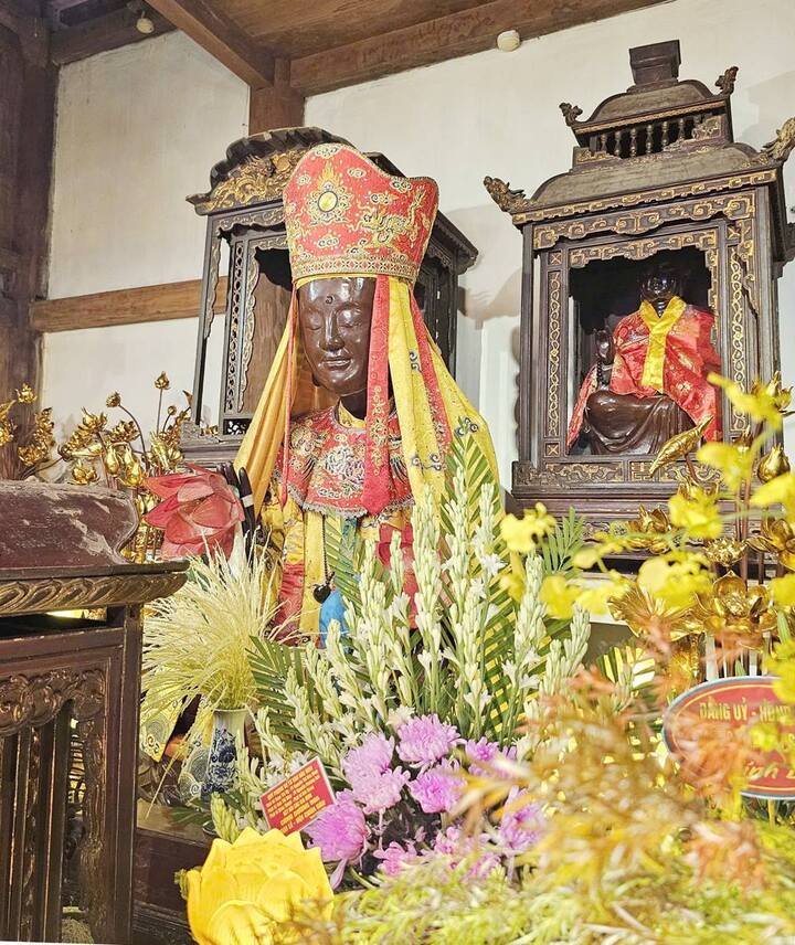 Bảo vật quốc gia Tượng Phật Mẫu Man Nương được thờ tại chùa Tổ (phường Song Liễu, tỉnh Bắc Ninh).