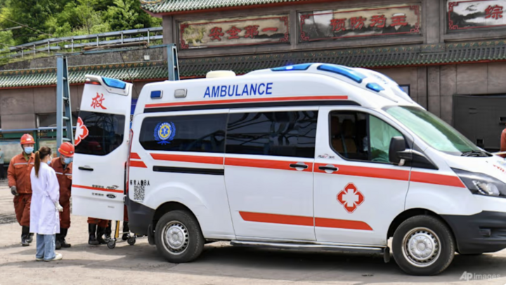 Chủ tịch Trung Quốc Tập Cận Bình kêu gọi các nhà chức trách "không tiếc công sức" trong việc điều trị người bị thương và tiến hành hoạt động tìm kiếm cứu nạn, đồng thời ra lệnh điều tra kỹ lưỡng nguyên nhân vụ tai nạn. (Ảnh: AP)